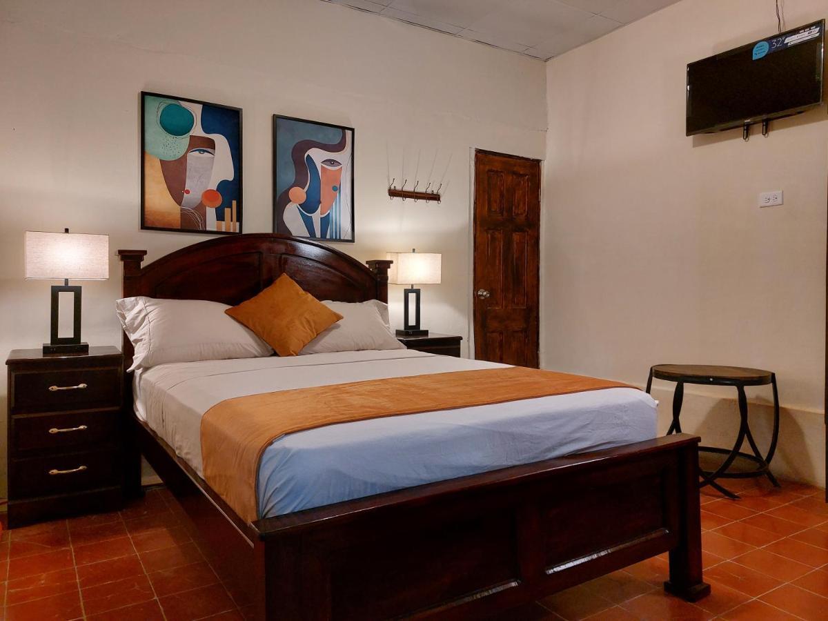Hospedaje Los Lirios Chitré Extérieur photo